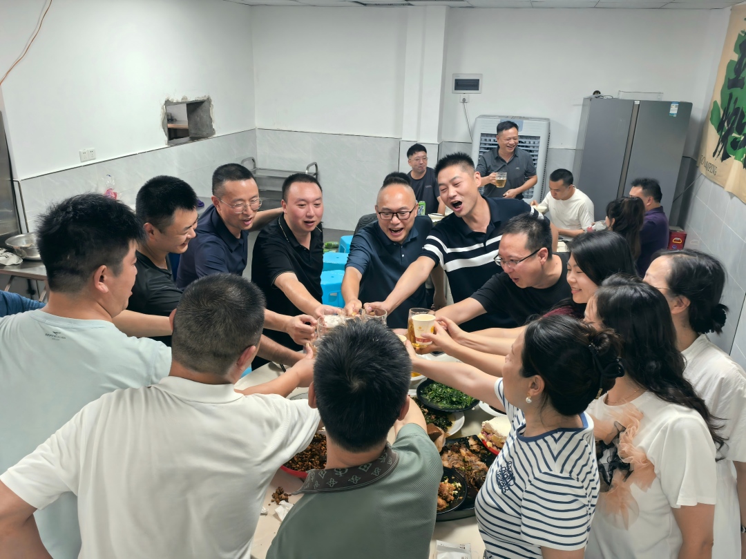 聚餐3(1).jpg